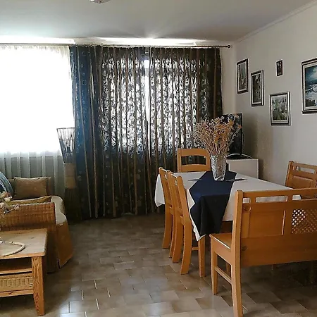 Geraeumige Mit Meerblick Und Balkon Нови-Винодолски
