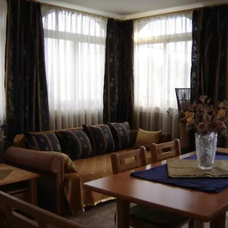 Apartment Geraeumige Mit Meerblick Und Balkon